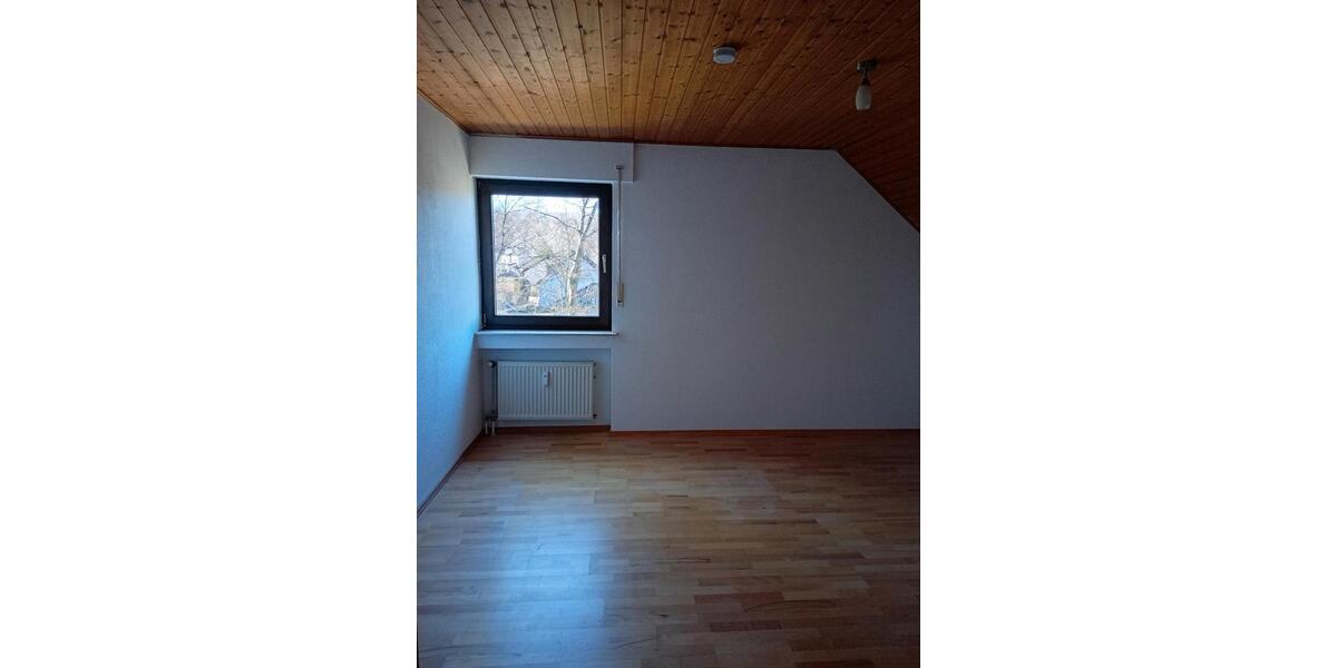 Dachgeschoßwohnung Betzdorf - 3 Zimmer, 78 m&sup2;, 630&euro; | Angebot:25380702