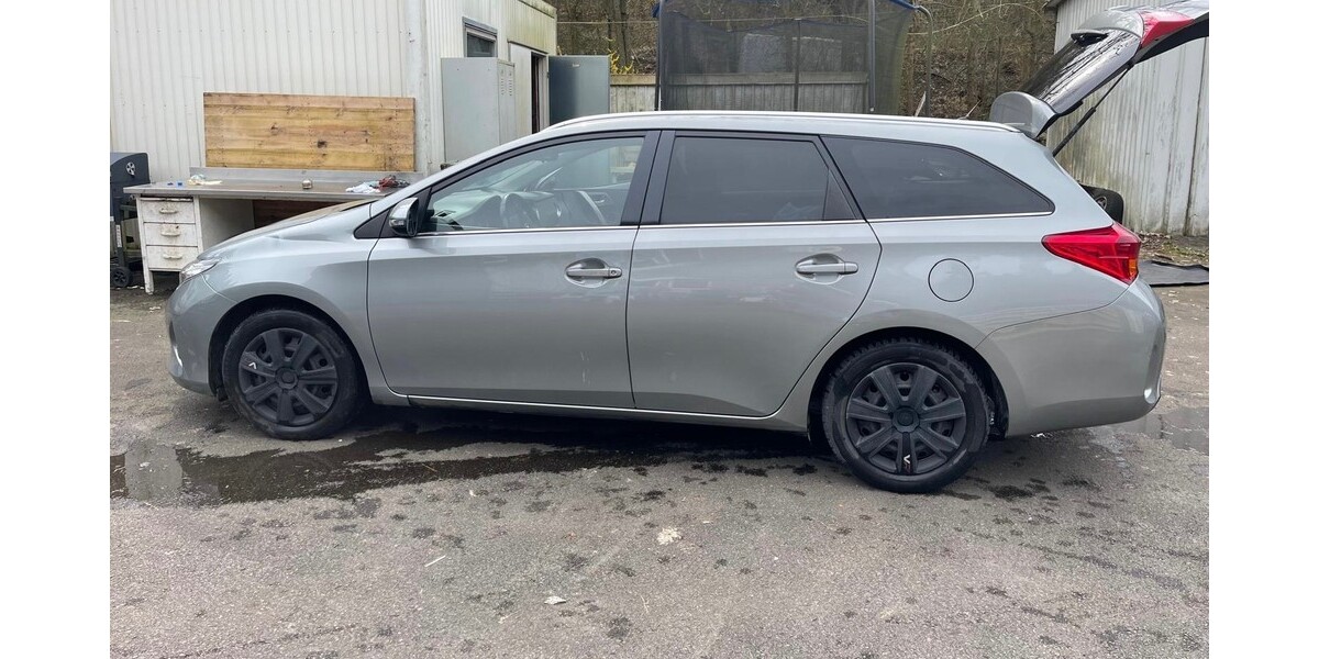 Toyota Auris Touring 155.000 km 6.900 &euro; Siegen 57072