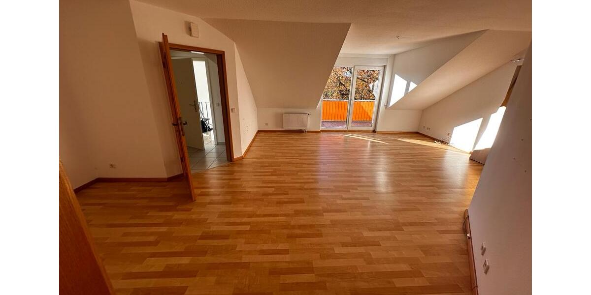 Dachgeschoßwohnung Kreuztal - 3 Zimmer, 72 m&sup2;, 180.000&euro; | Angebot:27171412
