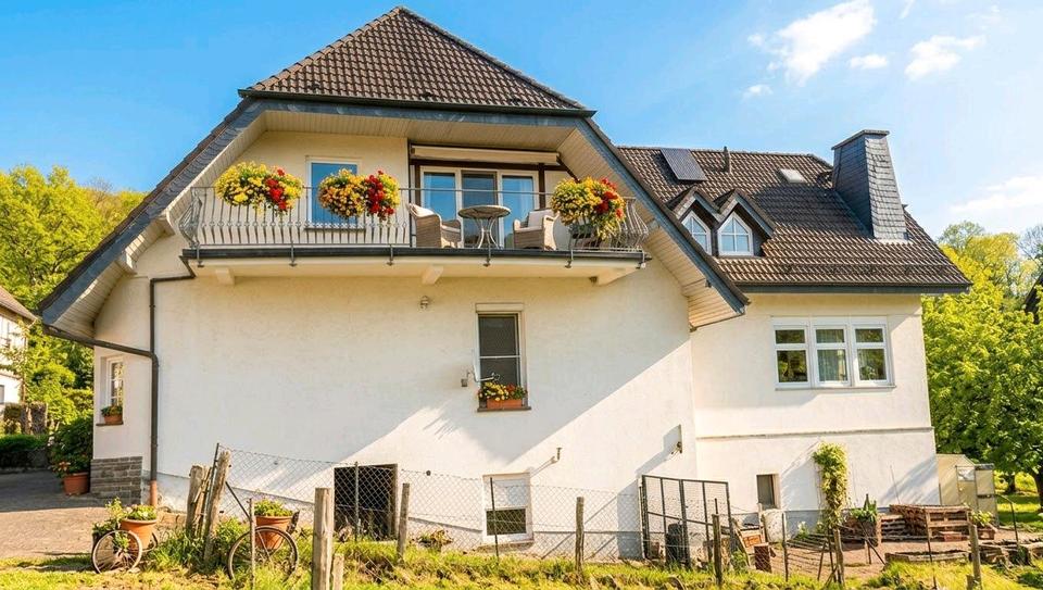 Mehrfamilienhaus, Wohnhaus Reichshof - 9 Zimmer, 240 m&sup2;, 419.000&euro; | Angebot:27296246