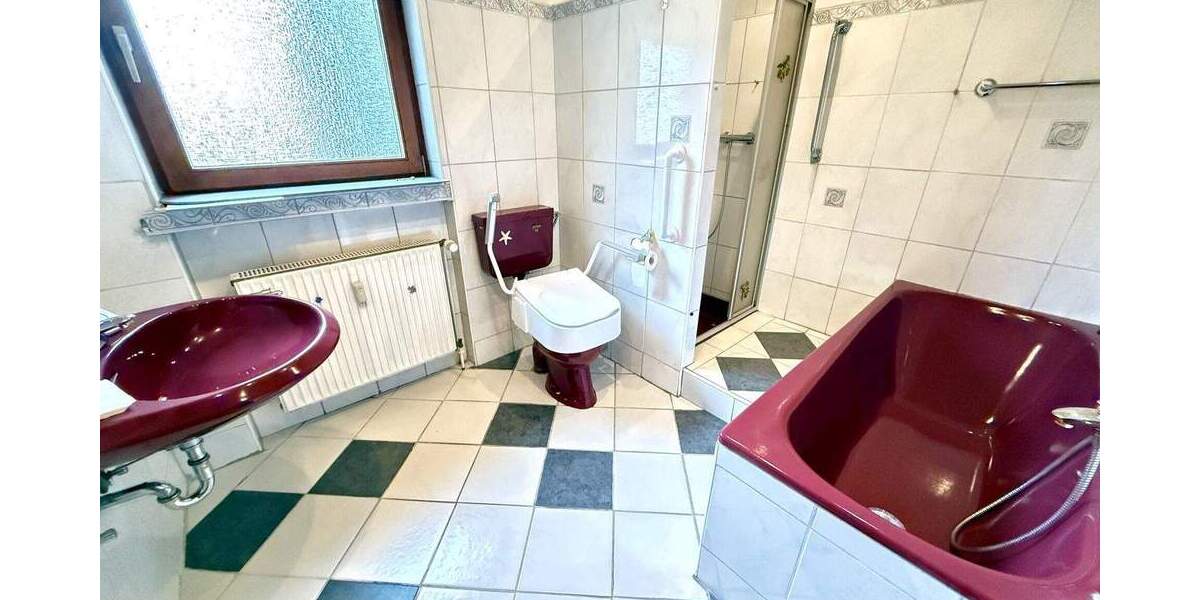 Einfamilienhaus Kirchen VG Freusburg - 6 Zimmer, 198 m&sup2;, 198.000&euro; | Angebot:25691930