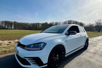 VW Golf 118.501 km 22.499 &euro; Driedorf 35759