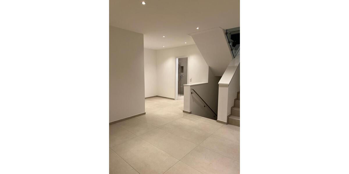 Maisonettenwohnung Siegen - 5 Zimmer, 190 m&sup2;, 1.900&euro; | Angebot:26602676