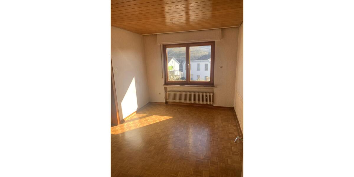 Einfamilienhaus Netphen - 5 Zimmer, 120 m&sup2;, 180.000&euro; | Angebot:26685868