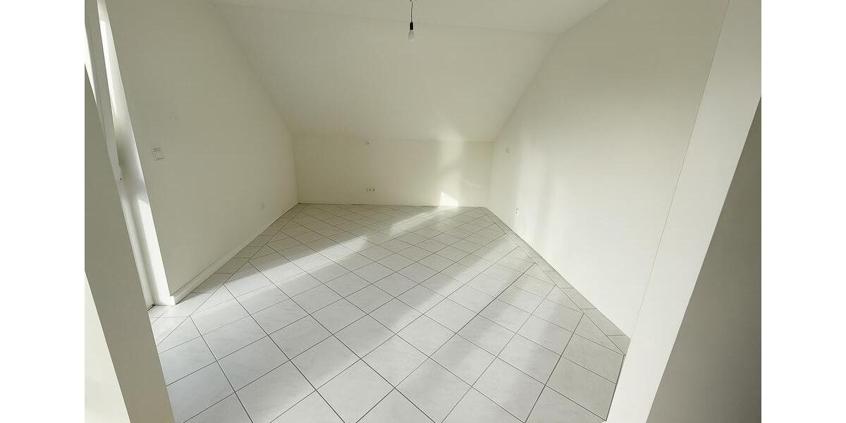 Dachgeschoßwohnung Siegen Kaan-Marienborn - 3 Zimmer, 80 m&sup2;, 750&euro; | Angebot:26583384