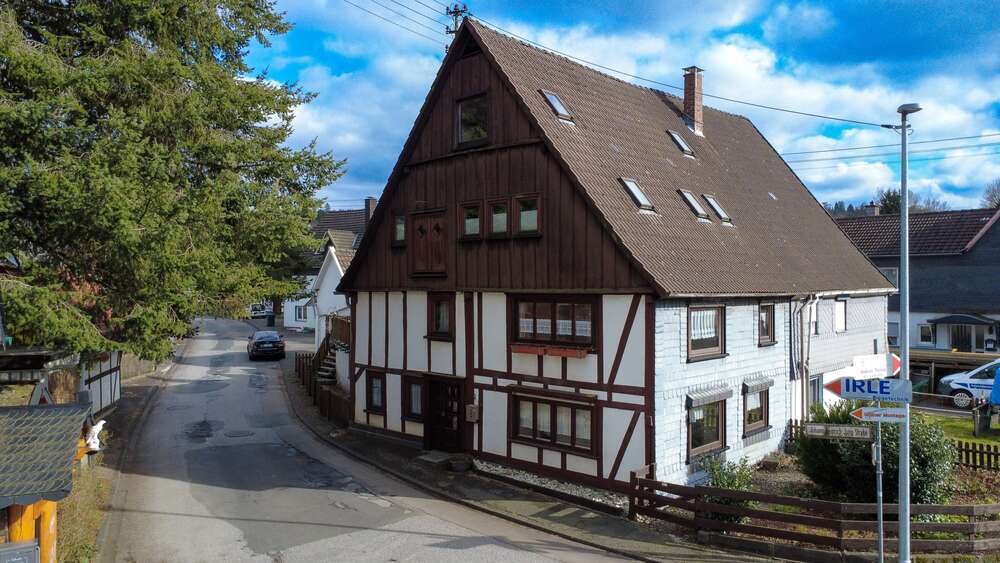 Einfamilienhaus Kreuztal - 8 Zimmer, 195 m&sup2;, 109.000&euro; | Angebot:25591887