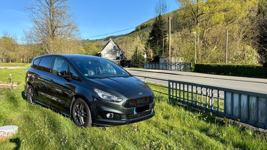 Ford S-Max 115.370 km 19.800 &euro; Lennestadt 57368