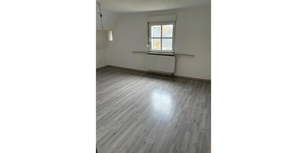 Etagenwohnung Neunkirchen - 4 Zimmer, 100 m&sup2;, 800&euro; | Angebot:26001849