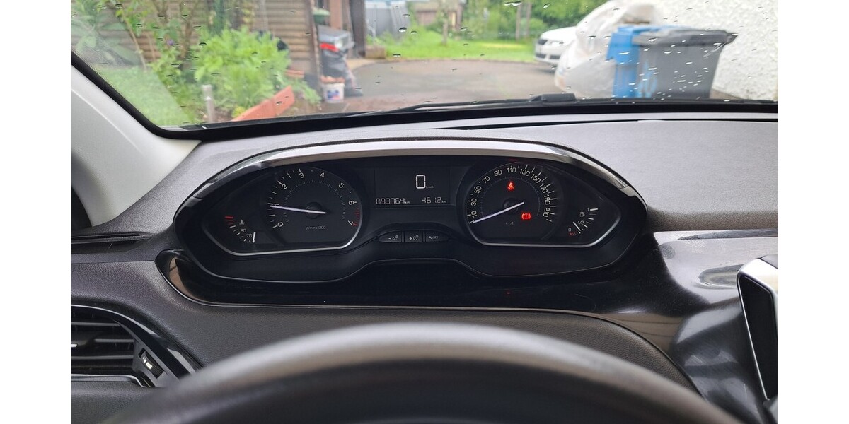 Peugeot 208 94.000 km 7.950 &euro; Burbach 57299