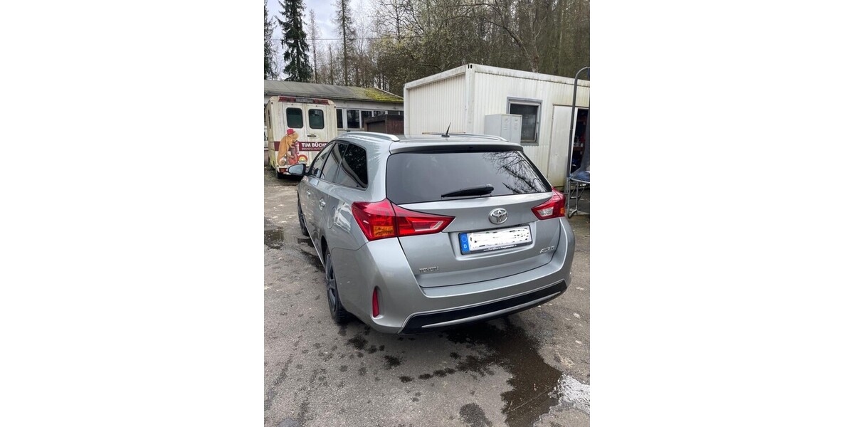 Toyota Auris Touring 155.000 km 6.900 &euro; Siegen 57072