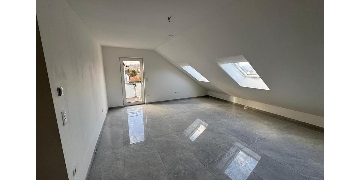 Dachgeschoßwohnung Kreuztal - 2 Zimmer, 65 m&sup2;, 900&euro; | Angebot:24840517