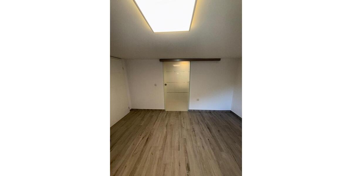 Etagenwohnung Netphen - 7 Zimmer, 180 m&sup2;, 1.980&euro; | Angebot:25921633