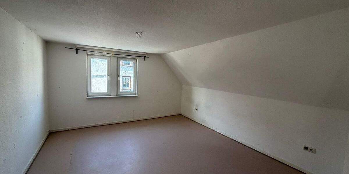 Mehrfamilienhaus, Wohnhaus Bad Laasphe - 4 Zimmer, 140 m&sup2;, 189.000&euro; | Angebot:25667710