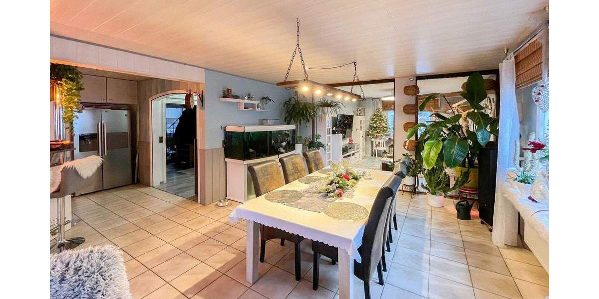 Einfamilienhaus Siegen / Eiserfeld Eiserfeld - 6 Zimmer, 205 m&sup2;, 320.000&euro; | Angebot:25776410