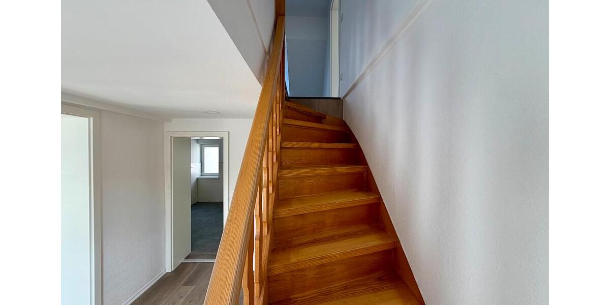 Etagenwohnung Siegen Kaan-Marienborn - 5 Zimmer, 122 m&sup2;, 1.000&euro; | Angebot:26005610