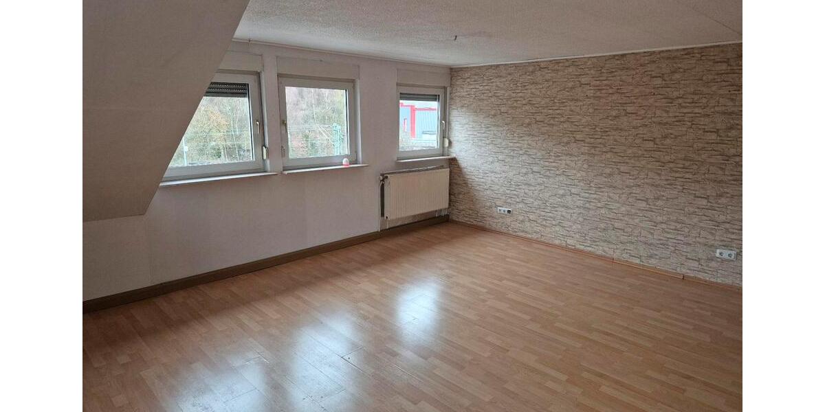 Dachgeschoßwohnung Siegen Eiserfeld - 2 Zimmer, 80 m&sup2;, 690&euro; | Angebot:25811926