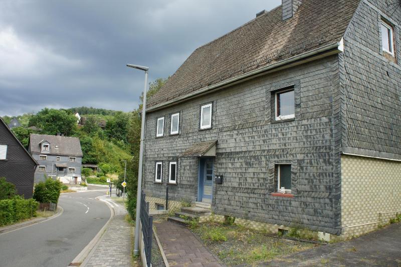 ** EFH MIT VIEL PLATZ UND GRUNDSTÜCK MIT ALTEM BAUMBESTAND- ** - Einfamilienhaus Mudersbach Birken | Angebot:27141941