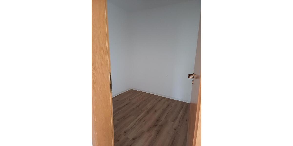 Hochparterre Siegen Kaan-Marienborn - 3 Zimmer, 77 m&sup2;, 630&euro; | Angebot:25855830