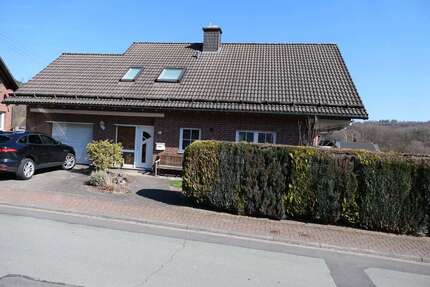 Haus Hilchenbach - 6.5 Zimmer, 198 m&sup2;, 425.000&euro; | Angebot:26763895
