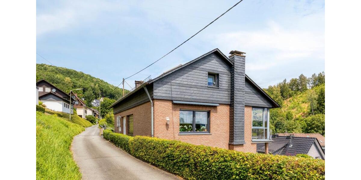 Einfamilienhaus Siegen Eiserfeld - 9 Zimmer, 203 m&sup2;, 399.000&euro; | Angebot:27292554