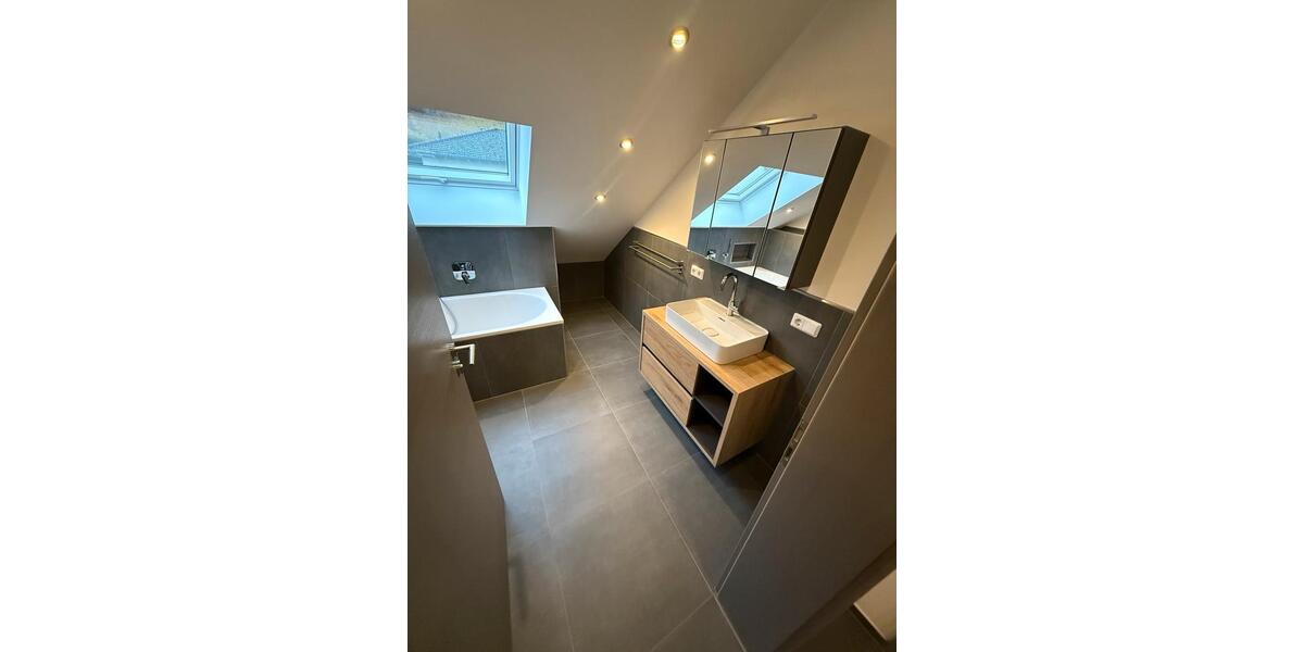 Dachgeschoßwohnung Kirchen (Sieg) - 4 Zimmer, 103 m&sup2;, 1.200&euro; | Angebot:25406971