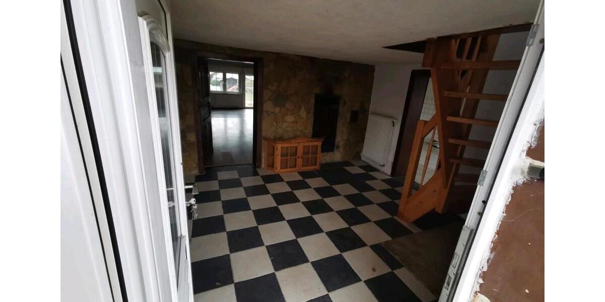 Etagenwohnung Rennerod - 5 Zimmer, 160 m&sup2;, 130.000&euro; | Angebot:26751747
