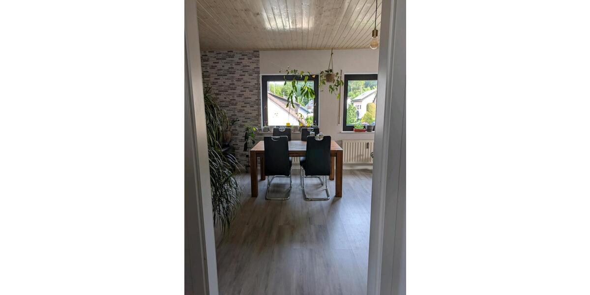 Etagenwohnung Scheuerfeld - 4 Zimmer, 90 m&sup2;, 700&euro; | Angebot:26671001