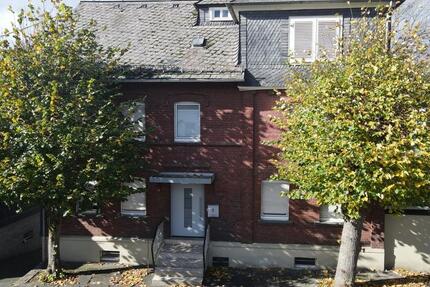 Haus Siegen Weidenau - 13 Zimmer, 237 m&sup2;, 2.200&euro; | Angebot:25302181