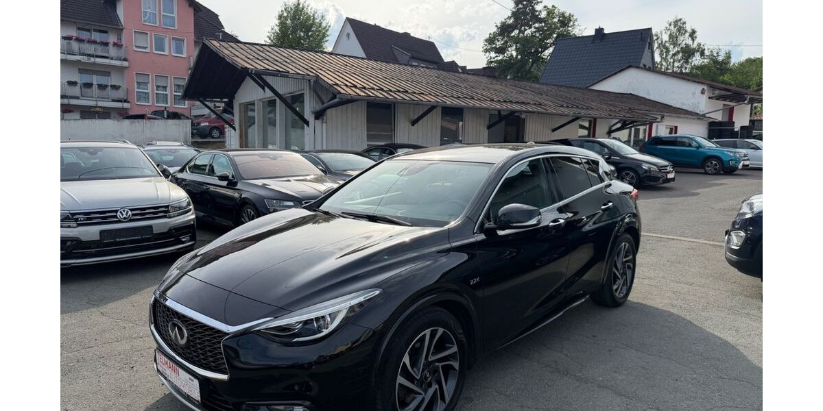 INFINITI Q30 169.900 km 11.890 &euro; Neunkirchen 57290