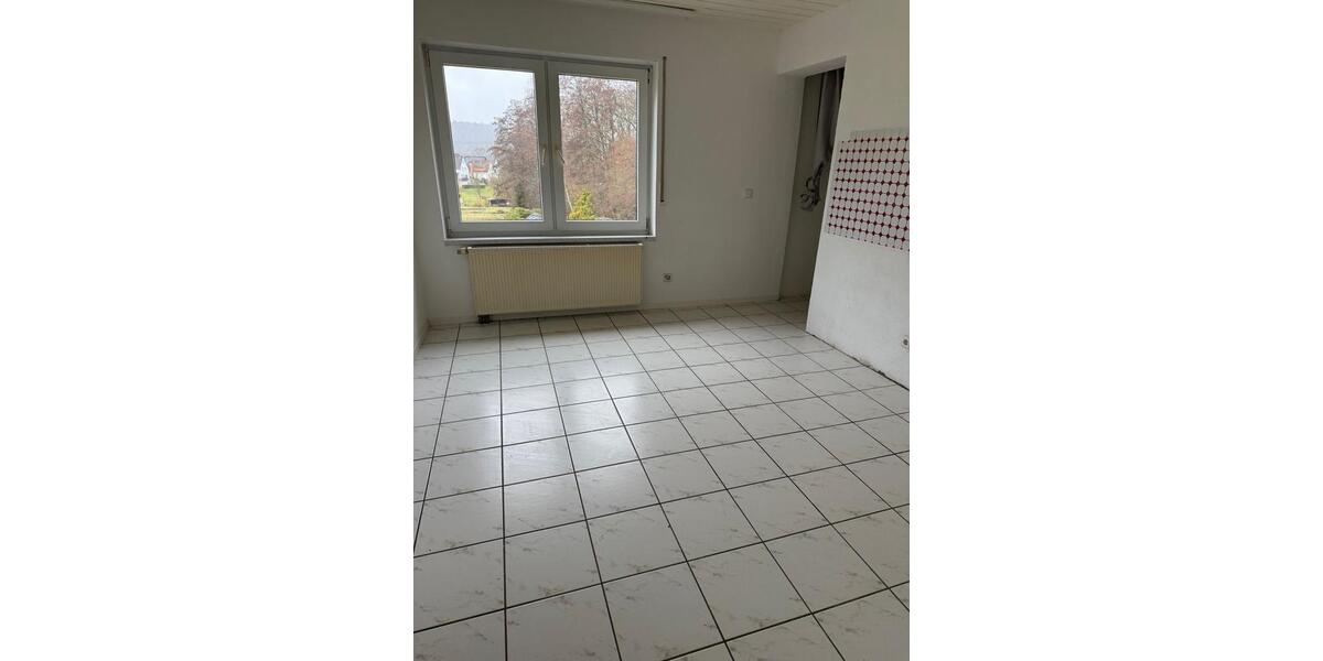 Erdgeschoßwohnung Scheuerfeld - 3 Zimmer, 90 m&sup2;, 600&euro; | Angebot:25168100