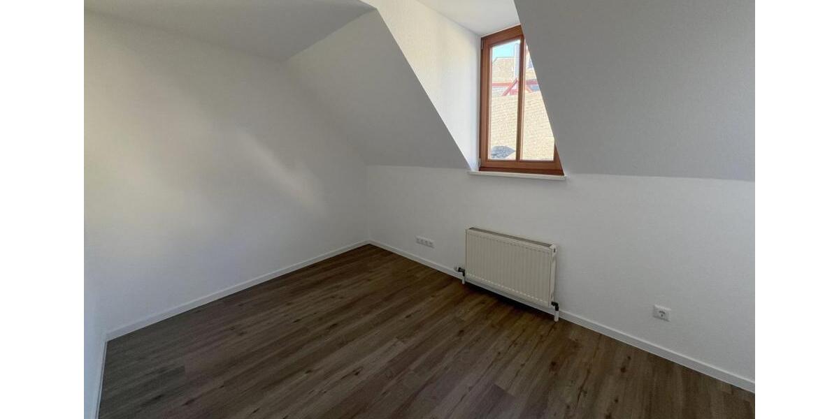 Dachgeschoßwohnung Dillenburg - 3 Zimmer, 93 m&sup2;, 720&euro; | Angebot:24393740