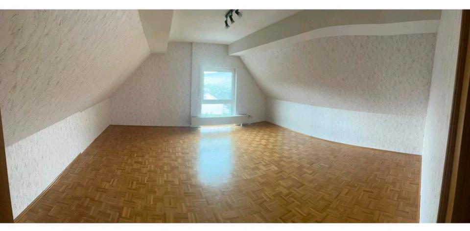 Dachgeschoßwohnung Siegen Dillnhütten - 3.5 Zimmer, 80 m&sup2;, 900&euro; | Angebot:26587562
