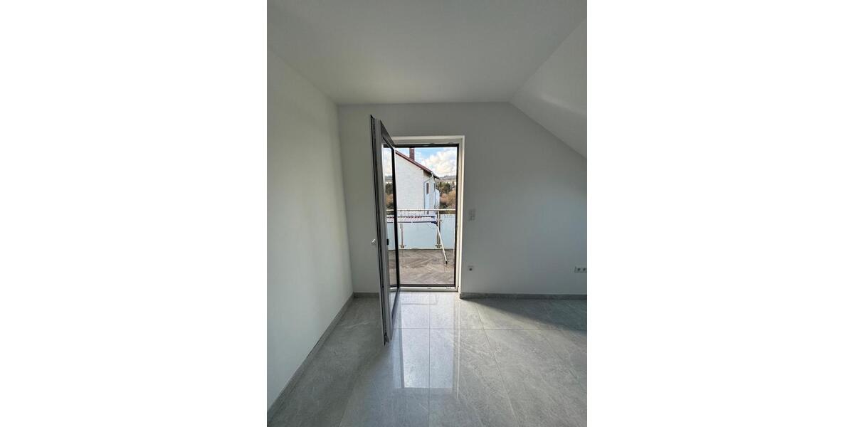 Dachgeschoßwohnung Kreuztal - 2 Zimmer, 65 m&sup2;, 900&euro; | Angebot:24840517