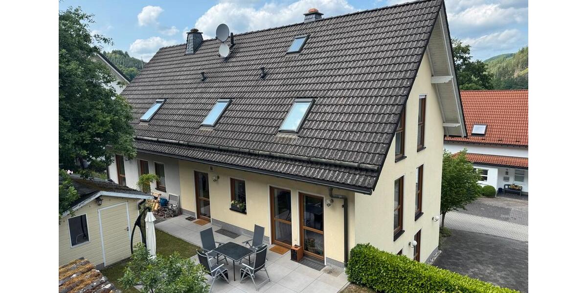Doppelhaushälfte Lennestadt - 7.5 Zimmer, 145 m&sup2;, 379.000&euro; | Angebot:27048330