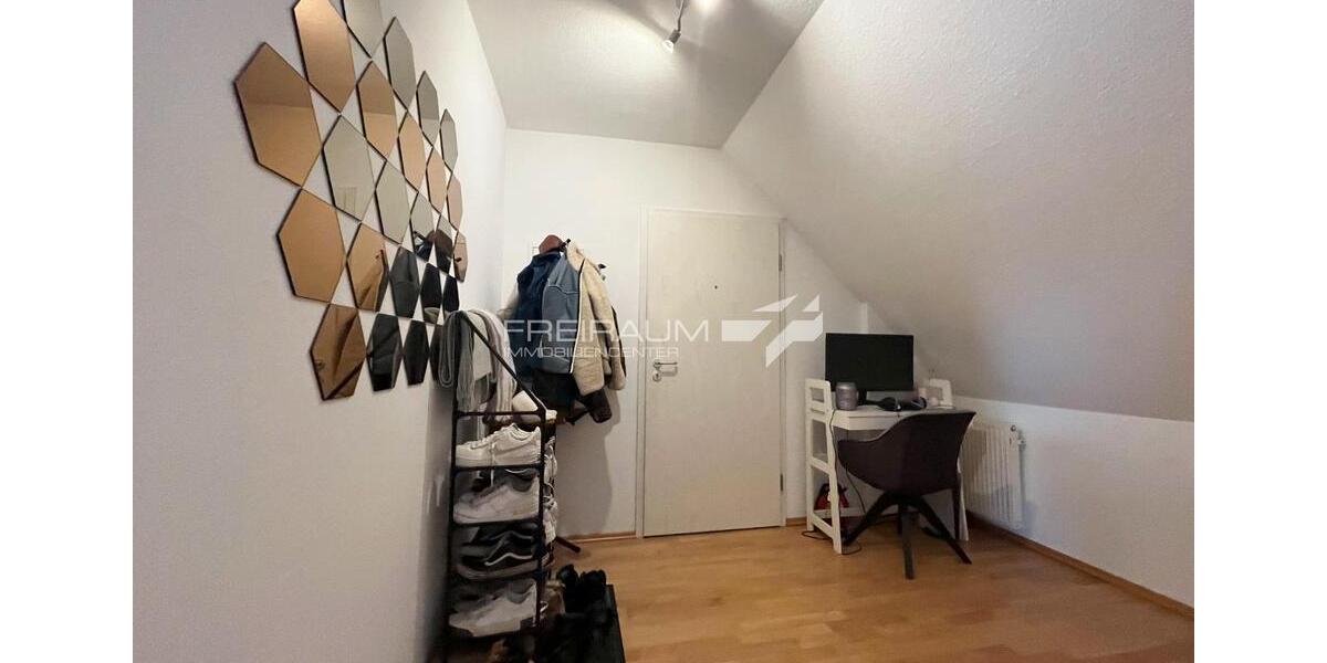 Dachgeschoßwohnung Neunkirchen - 2 Zimmer, 67 m&sup2;, 500&euro; | Angebot:26025227