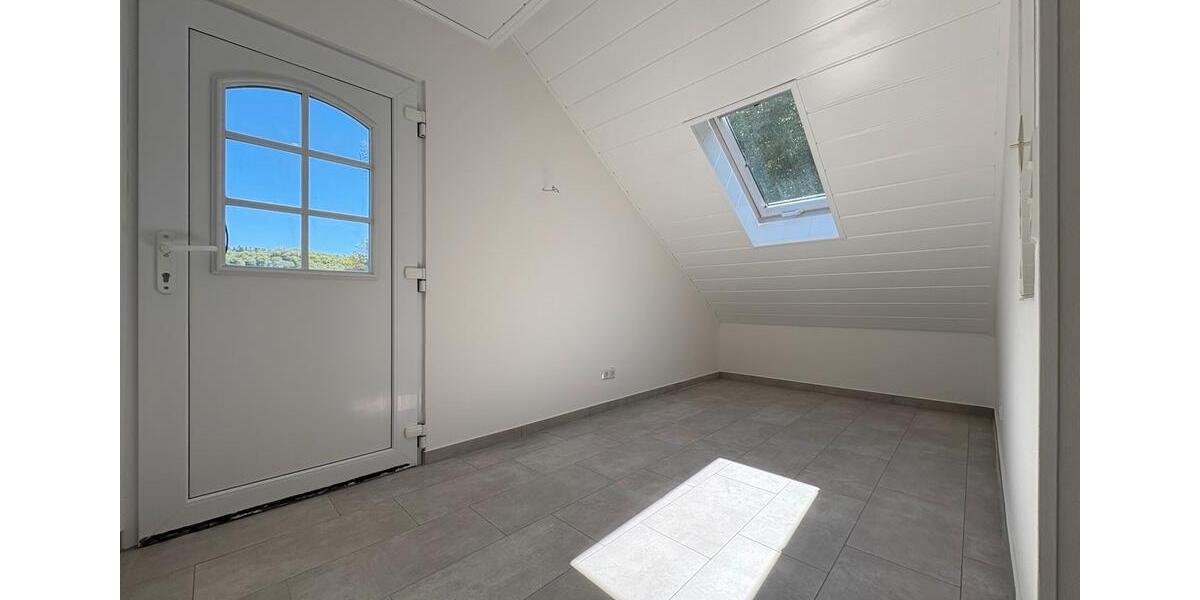 Dachgeschoßwohnung Dillenburg - 3.5 Zimmer, 94 m&sup2;, 215.000&euro; | Angebot:26402904