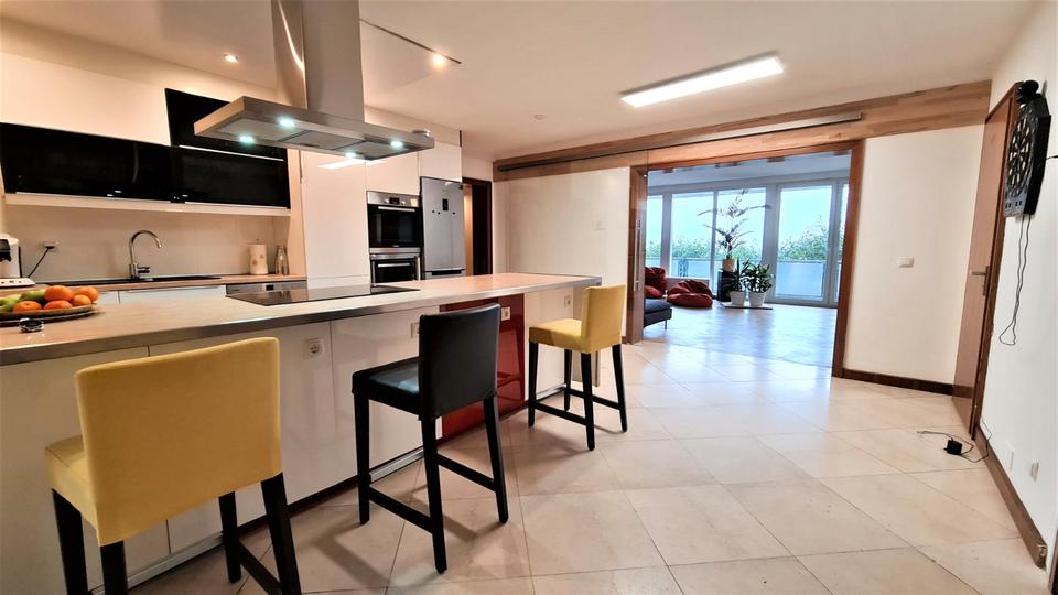 Erdgeschoßwohnung Siegen - 4 Zimmer, 140 m&sup2;, 1.350&euro; | Angebot:26038156