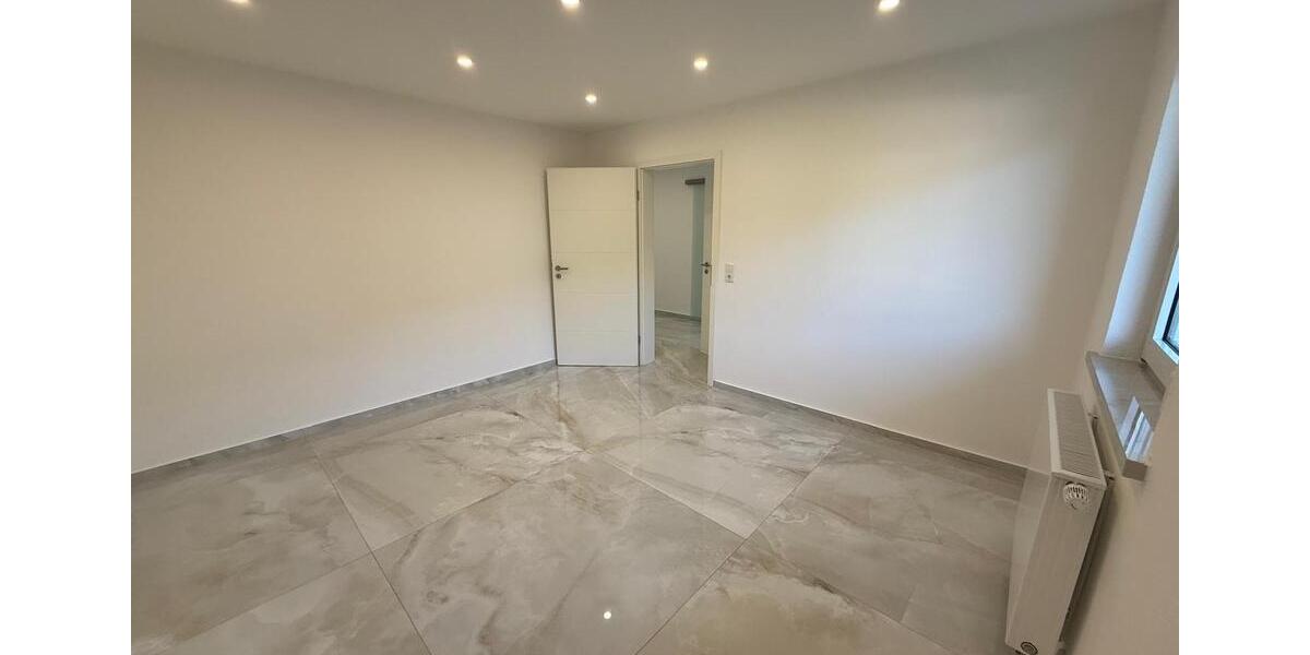 Etagenwohnung Netphen - 7 Zimmer, 180 m&sup2;, 1.980&euro; | Angebot:25921633