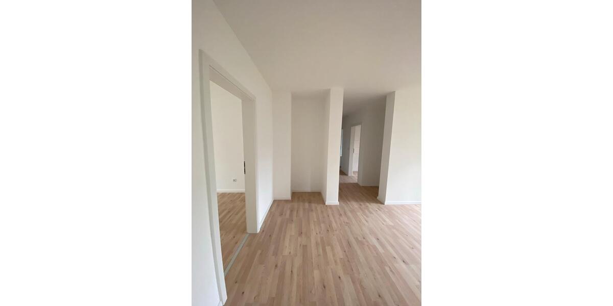 Etagenwohnung Hamm (Sieg) - 3.5 Zimmer, 82 m&sup2;, 680&euro; | Angebot:25978906