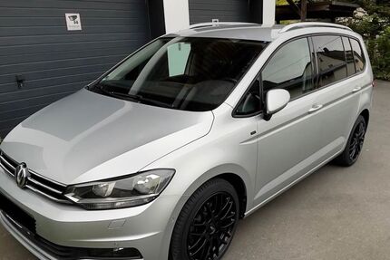 VW Touran 99.637 km 21.900 &euro; Hachenburg 57627
