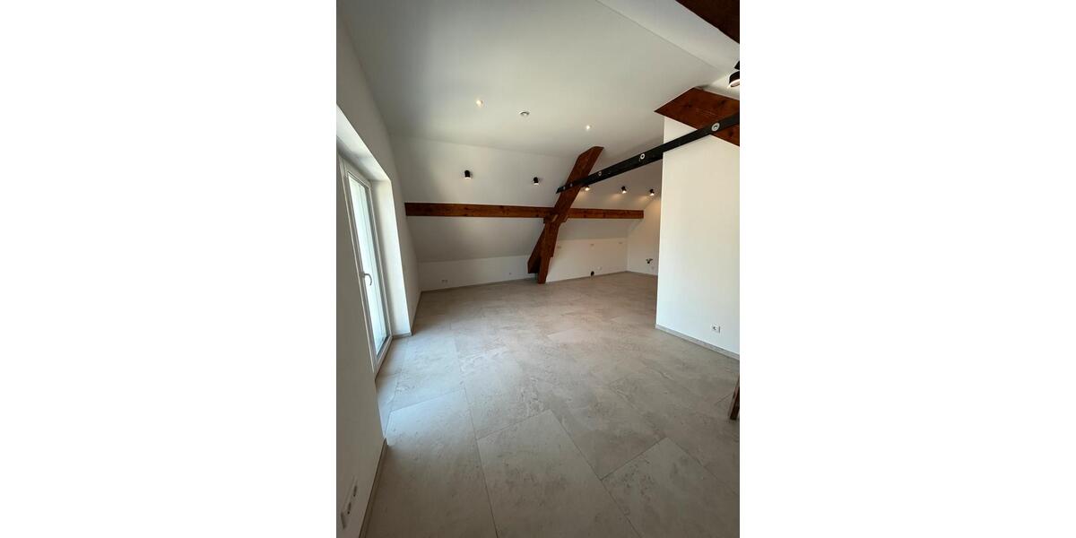 Dachgeschoßwohnung Unnau - 3 Zimmer, 75 m&sup2;, 730&euro; | Angebot:25980209