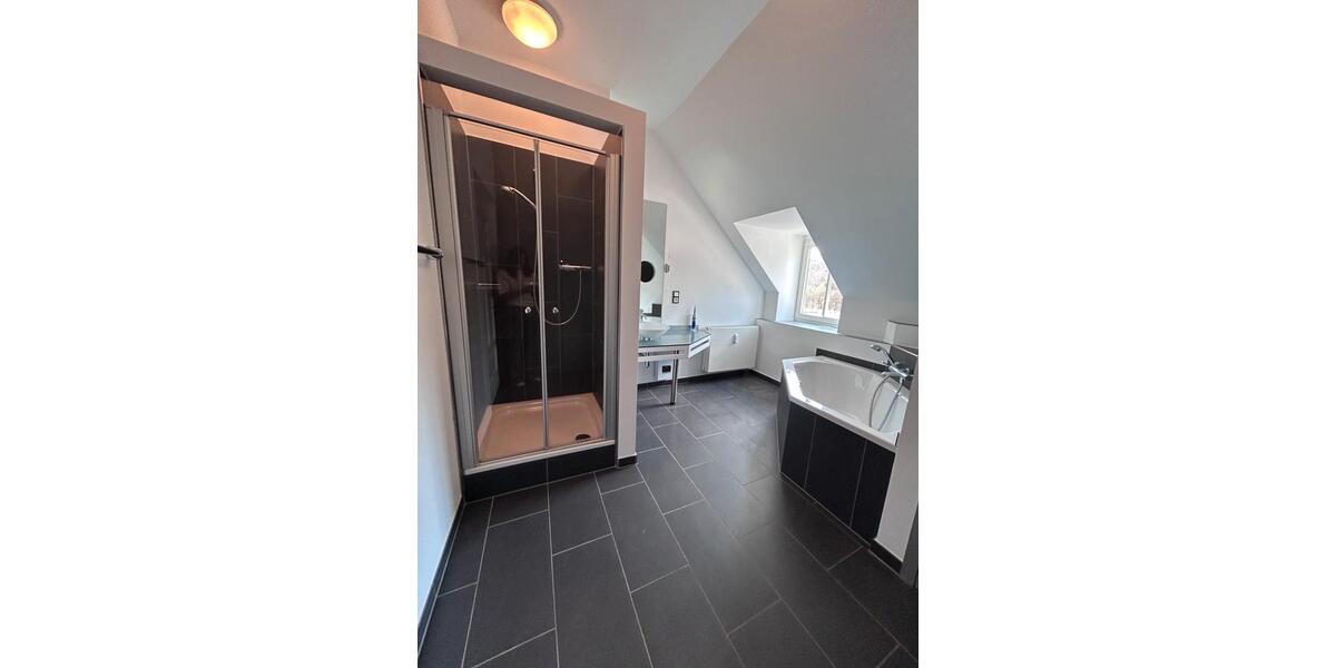 Dachgeschoßwohnung Kreuztal - 3 Zimmer, 96 m&sup2;, 864&euro; | Angebot:25974849