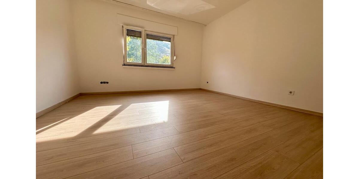 Erdgeschoßwohnung Lennestadt - 3 Zimmer, 100 m&sup2;, 700&euro; | Angebot:25756645