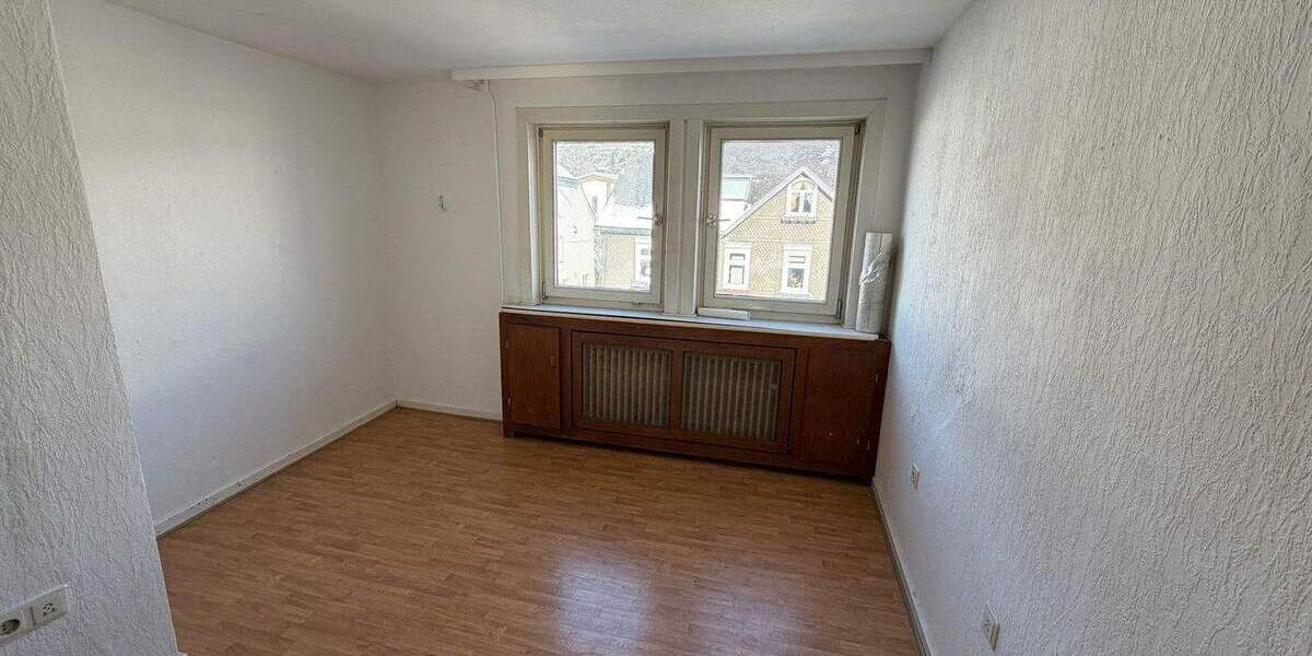 Mehrfamilienhaus, Wohnhaus Bad Laasphe - 4 Zimmer, 140 m&sup2;, 189.000&euro; | Angebot:25667710