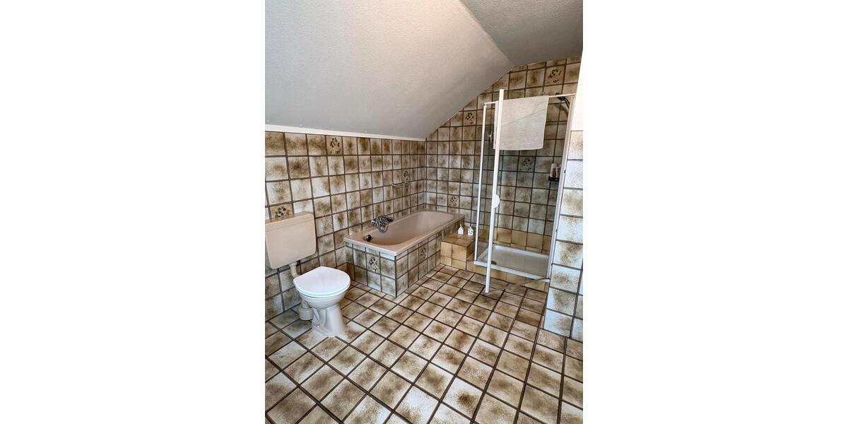 Dachgeschoßwohnung Lennestadt - 1 Zimmer, 82 m&sup2;, 750&euro; | Angebot:26664005
