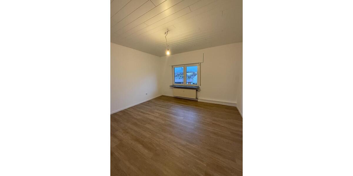 Etagenwohnung Pracht - 4 Zimmer, 90 m&sup2;, 650&euro; | Angebot:25977511