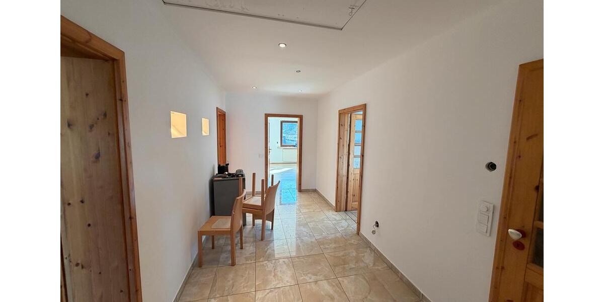 Dachgeschoßwohnung Siegen Eiserfeld - 3 Zimmer, 105 m&sup2;, 850&euro; | Angebot:25258307