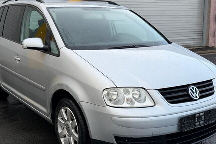 VW Touran 274.000 km 2.799 &euro; Burbach 57299