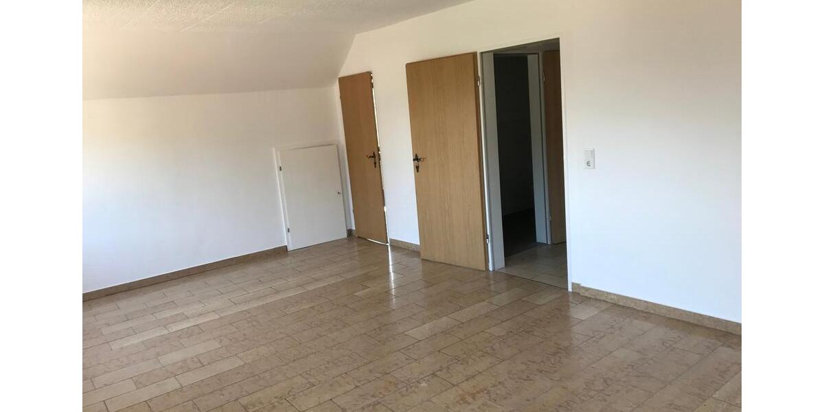 Dachgeschoßwohnung Weitefeld - 3.5 Zimmer, 80 m&sup2;, 660&euro; | Angebot:25931550