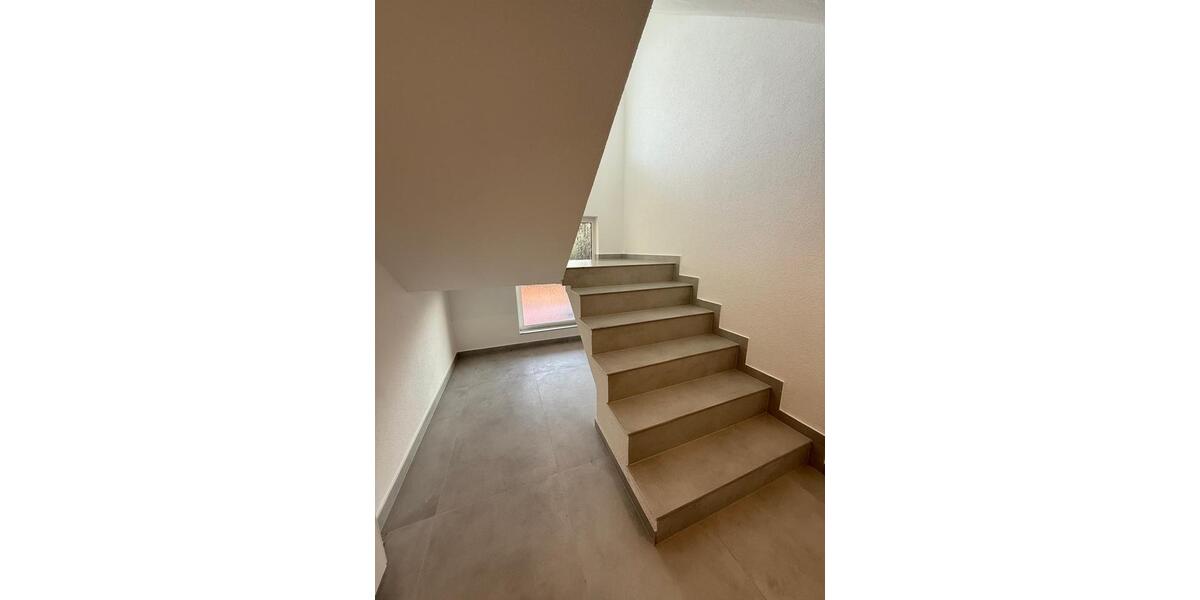 Etagenwohnung Netphen - 7 Zimmer, 180 m&sup2;, 1.980&euro; | Angebot:25921633